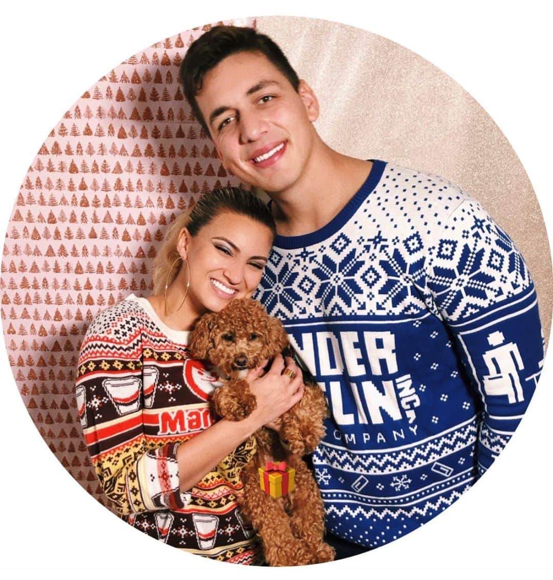 トーライ・ケリーのインスタグラム：「digital christmas card from the Murillo’s lololollllol🎄💕」