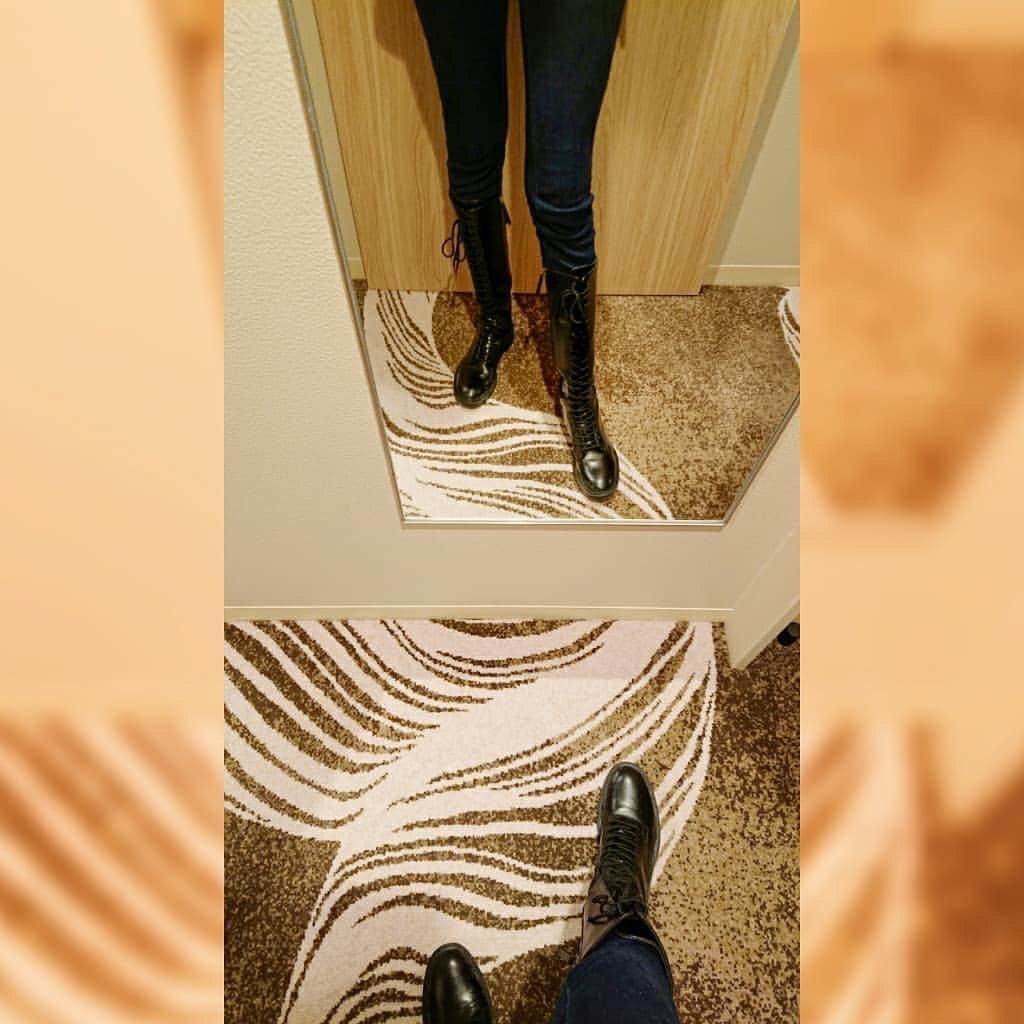 足立玲菜さんのインスタグラム写真 - (足立玲菜Instagram)「ZARAのブーツはサイズ大きくても筒が細いのがあるから本当助かる～😚 この時期はパンツにブーツがとても好き😚  #zara #ブーツ #ブーツコーデ #ブーツ女子 #ロングブーツ #ロングブーツ大好き #編み上げブーツ #longboots #boots #model #japanesemodel #japanesegirl」12月24日 8時35分 - reina_adachi