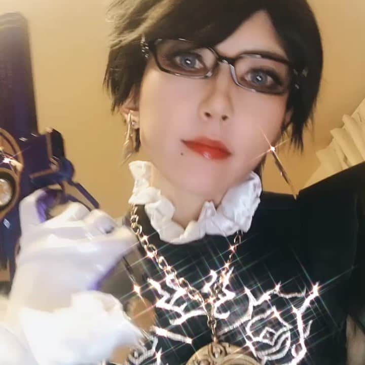 鷹村アオイのインスタグラム：「. Merry Christmas🎄✨ Bayonetta2 cosplay  #bayonetta #bayonetta2 #bayonettacosplay #ベヨネッタ #ベヨネッタ2 #ベヨネッタコスプレ #投げきっす💋」