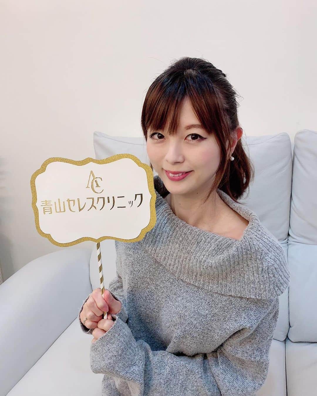 satomiさんのインスタグラム写真 - (satomiInstagram)「今月も青山セレスクリニックへ🏥💜 レーザートーニングとにんにく注射してきたよ¨̮♡︎ * 毎月通ってるからお肌が本当変わってきたの。 ニキビのできにくい肌質にもなったし何より 透明感が実感できるよ‼️ 継続して続けててよかった〜🥺💓 * 施術詳細は↓に記載しておくので参考にしてね◡̈✨ * * エステやクリニックに悩んでる人は ぜひ参考にしてみてください🌟 * ______________________________ レーザートーニング * * レーザートーニングは、色素沈着の治療用に調整したパワーと波長でレーザーを照射する治療です。 回数を重ねるたびにメラニンの量が少なくなり、透明感のある肌へと導きます。 * * 頬上部 初回お試し10,000円＋税 通常1回12,000円＋税 顔全体 初回お試し20,000円＋税 通常1回22,000円＋税 * * ______________________________ * *  @aoyama.celesclinic  #青山セレスクリニック  #船橋中央クリニック  #川口美人  #美容外科  #美容皮膚科 #美肌  #自分磨き #レーザートーニング #にんにく注射 #スキンケア  #女子力アップ  #美容好きな人と繋がりたい #医療脱毛﻿﻿﻿﻿﻿﻿﻿﻿﻿﻿﻿﻿ #美容マニア  #美容オタク」12月24日 9時01分 - saatoomii47