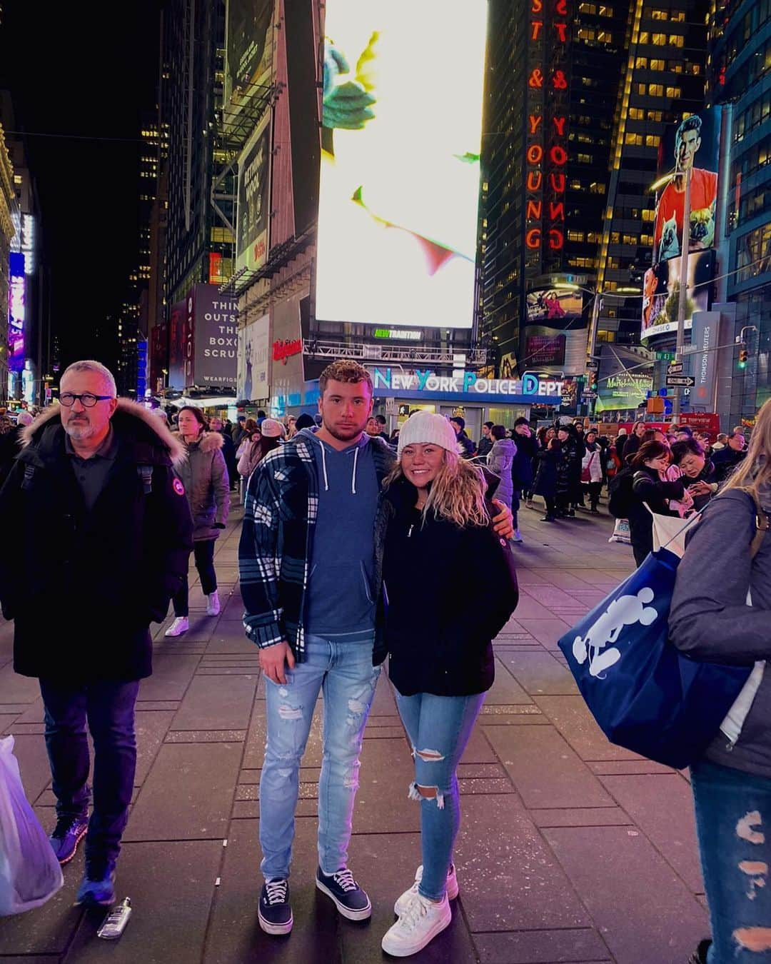 Jazmyn Fobergのインスタグラム：「the city that never sleeps🖤」