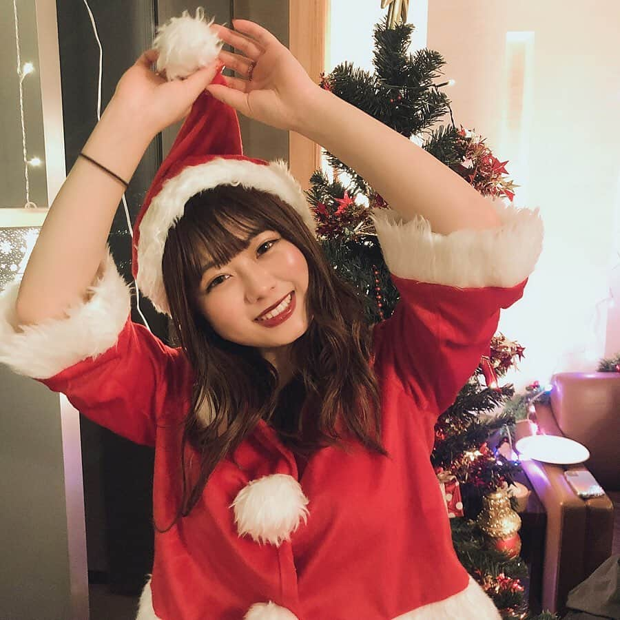 にたまごさんのインスタグラム写真 - (にたまごInstagram)「はやめにメリークリスマス🎅🏻♥️﻿ ﻿ ﻿ がんばって働く人も﻿ 友達と楽しむ人も﻿ 片想いの気持ちを伝える人も﻿ 愛する人と過ごす人も﻿ ﻿ みんなが幸せになれますように！🥰♥️﻿ 私の笑顔をプレゼントします🎁笑﻿ ﻿ ﻿ ┈┈┈┈┈┈┈┈┈┈┈┈┈┈┈┈┈┈┈┈﻿ #クリスマス #クリスマスパーティー #メリークリスマス#メリクリ#クリぼっち#私が助ける」12月24日 20時04分 - __nitamago__