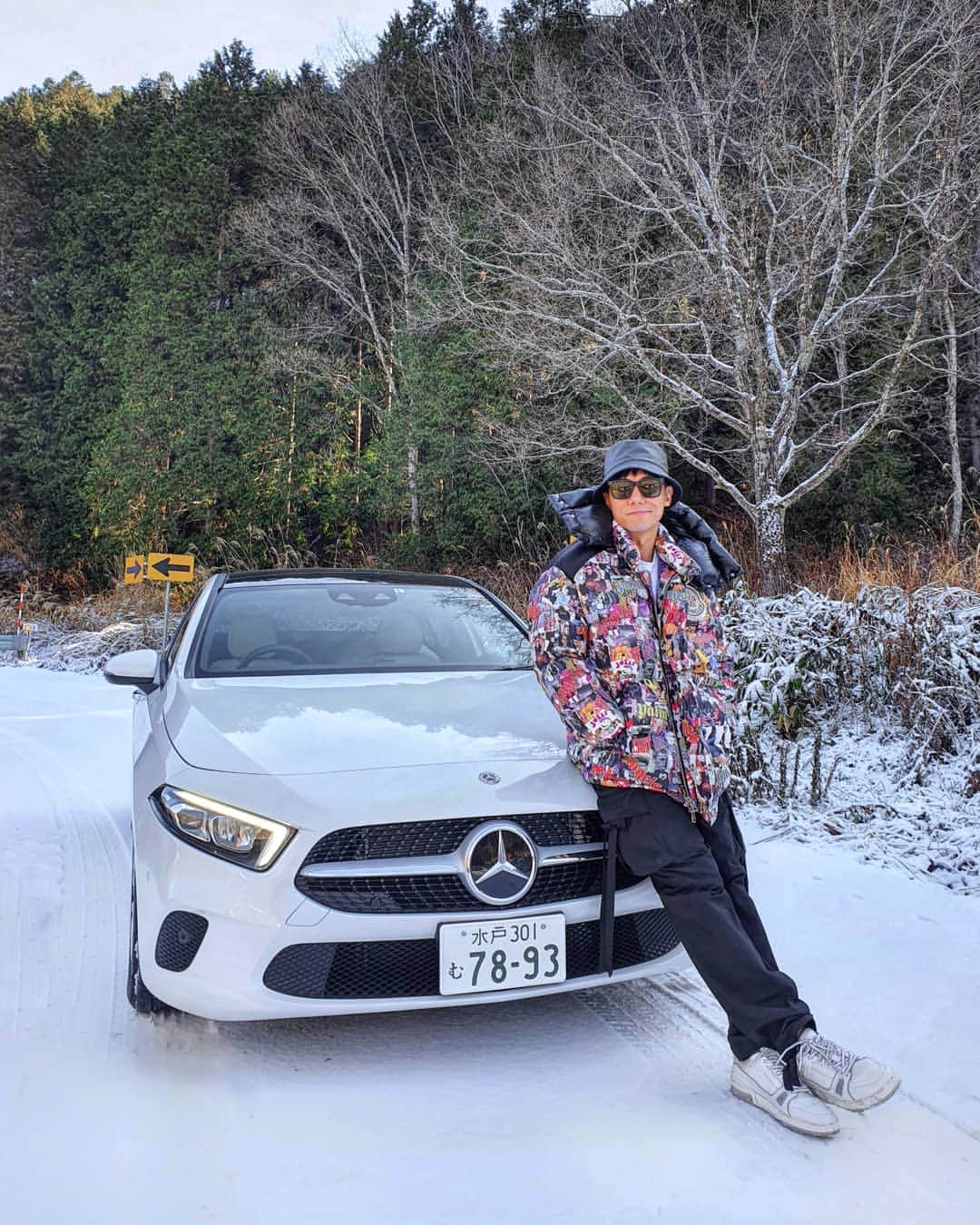 デスモンド・タンのインスタグラム：「Merry Xmas! 🎅 Ho-Ho-Cold! ❄ Last Xmas I gave you my heart, what you want this year?! 😜  #takayama #japan」