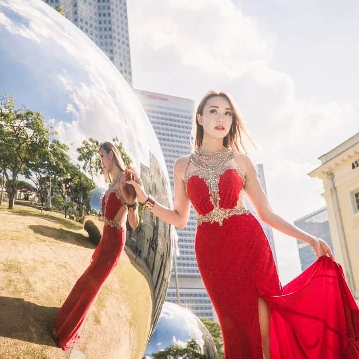 Nicole Chenのインスタグラム：「Merry Christmas and a happy new year! #merrychristmas #happynewyear #2020 Follow @bookmenow.ok for your 2020 lifestyle bookings!」