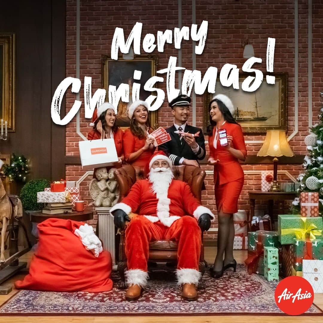 AirAsia (公式) のインスタグラム：「✈︎ 🎉Merrrrrry Christmaaaaas🎉 大切な人と、聖なる夜をお祝いしましょう🎄 by エアアジア  #クリスマス #xmas #christmas #クリスマスツリー #instagood #エアアジア #airasia #プレゼント #サンタクロース #red #聖なる夜」