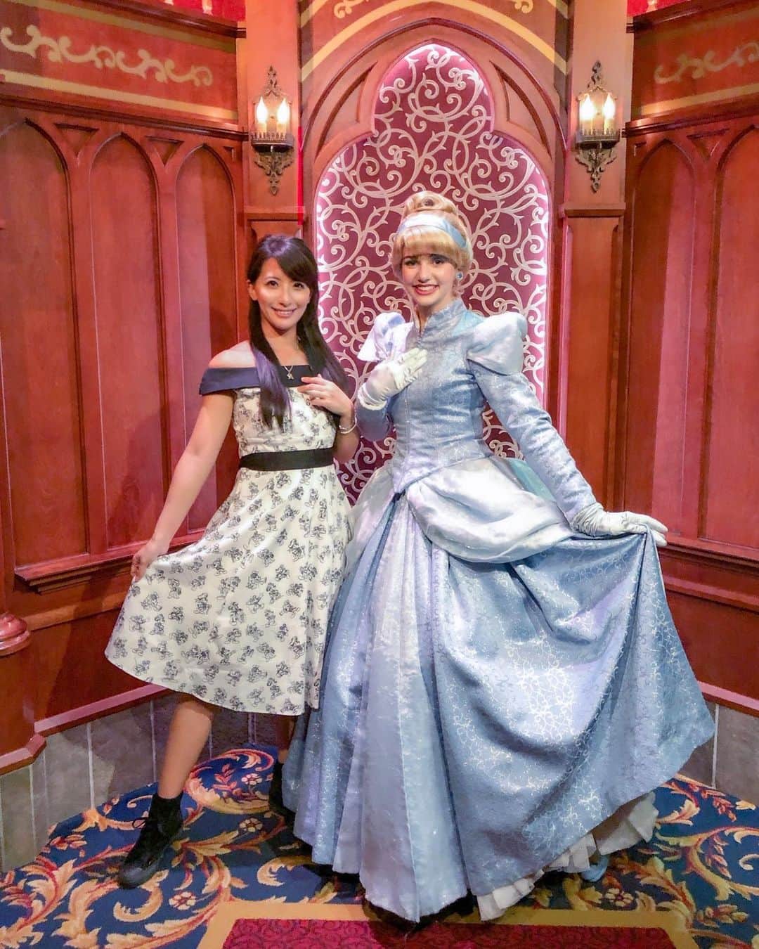 矢部あやのインスタグラム：「201811 4day シンデレラ冬ドレスかわいい ・  #disneylandresort #cinderella」