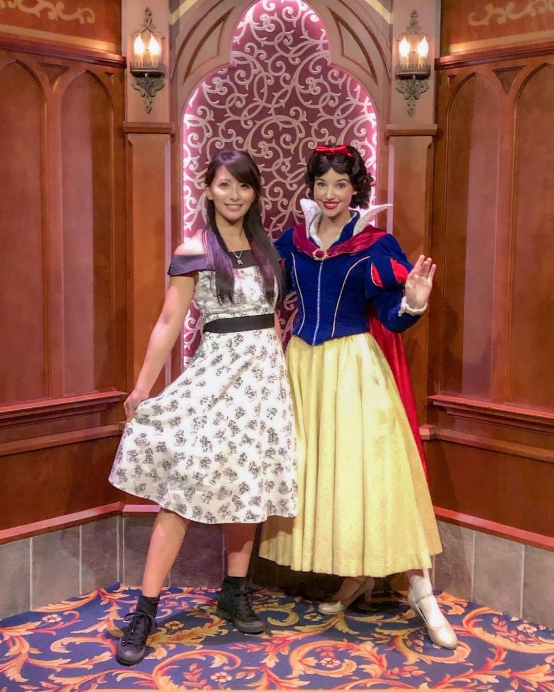 矢部あやのインスタグラム：「201811 4day 白雪姫の顔小さすぎて引く ・  #disneylandresort #snowprincess」