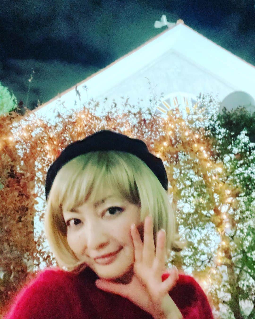 野本かりあのインスタグラム：「ハッピーメリークリスマス🎅 上を向いて歩こう♪ #karianomoto.」