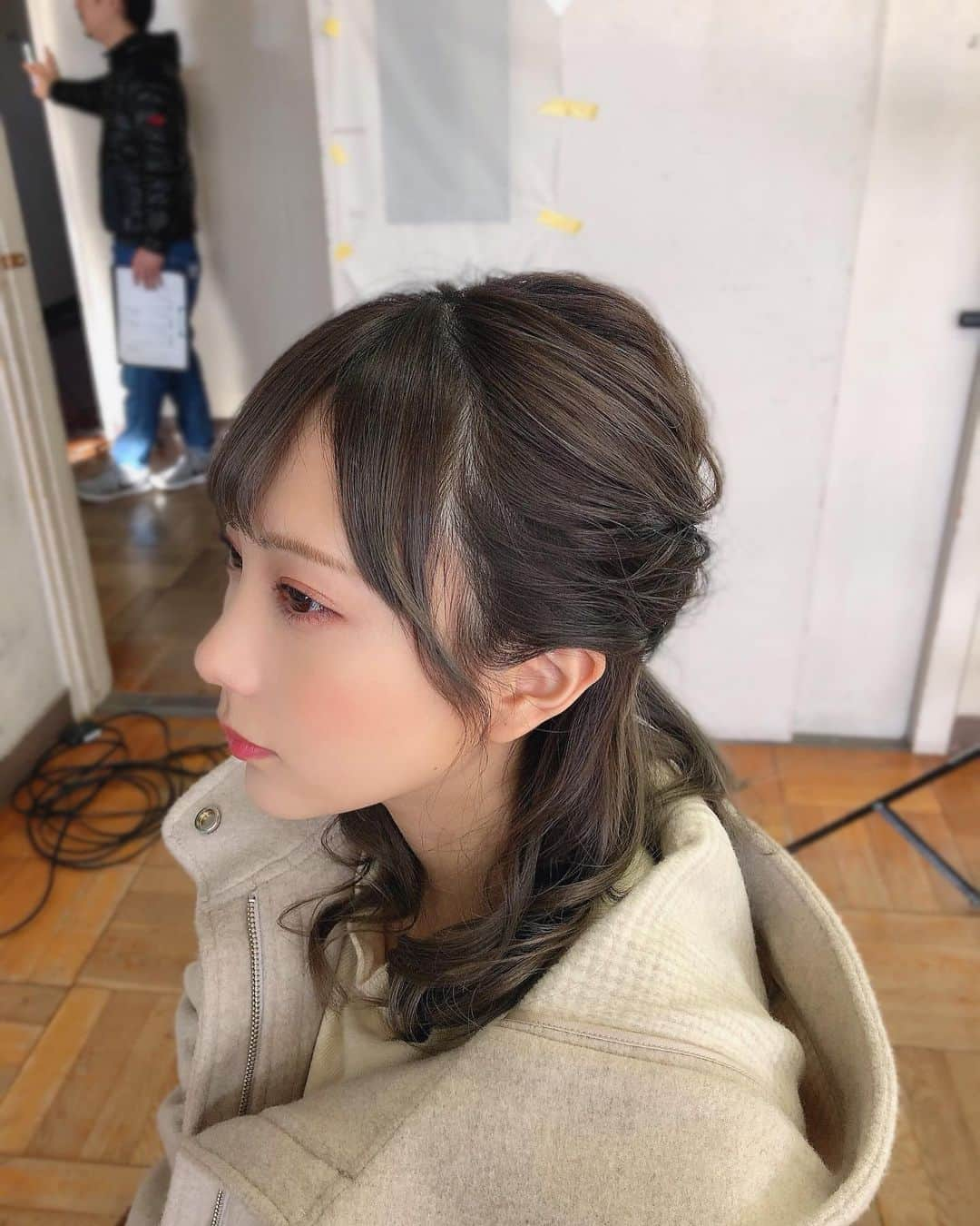 きりたんぽさんのインスタグラム写真 - (きりたんぽInstagram)「ある撮影のお仕事でした～🧚🏻‍♀️ ヘアアレンジ素敵✨スタッフさんたちからクリスマスケーキ頂きました🎂🎅🏻かわちぃ💓 情報解禁楽しみにしててね🥳 . . みんなはどんなクリスマスを過ごすの？🎄」12月24日 18時37分 - kiritampopopo