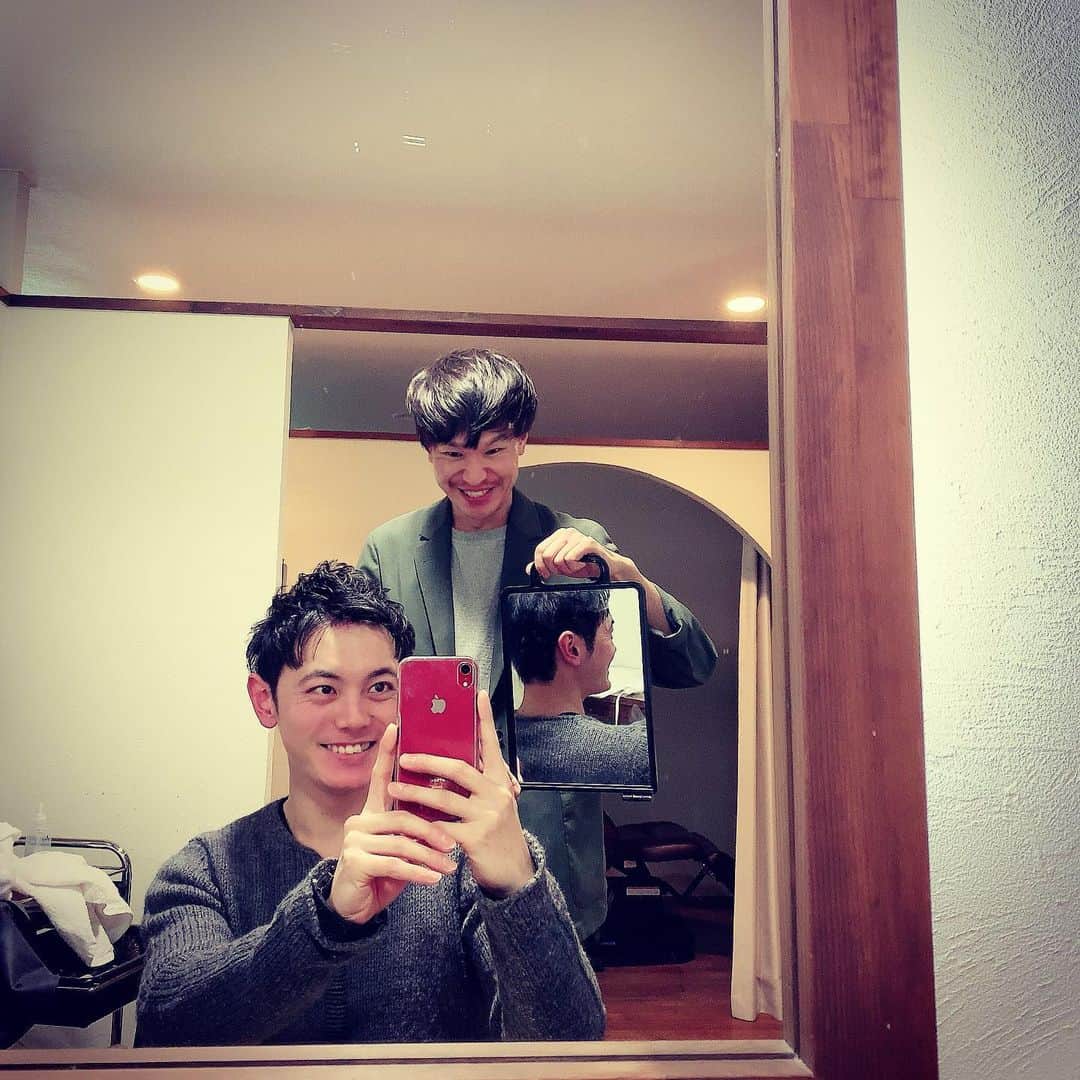 のインスタグラム：「ばっさりー✂︎ 伊東さんいつもありがとうございます^ ^ #kiitos  #うしろはこんな感じ」