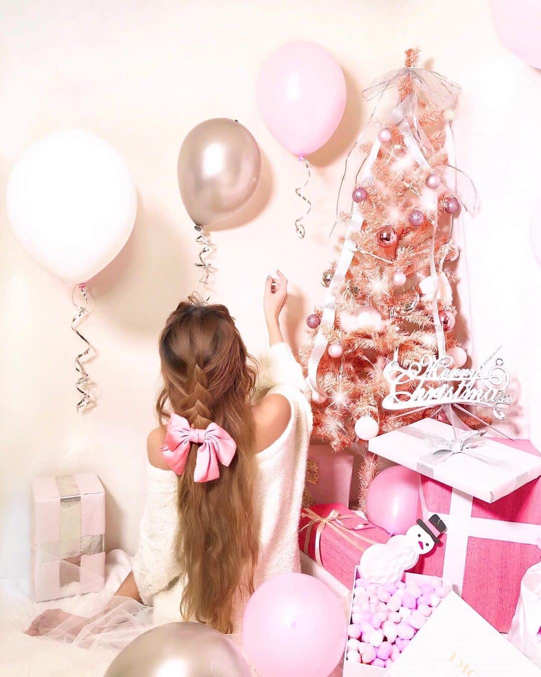 武田静加さんのインスタグラム写真 - (武田静加Instagram)「. . . merrychristmas eve💗 良き1日を...🎄✨ . . . #christmas#christmaseve #pink#myroom#pinktree#🎅」12月24日 18時40分 - takedashizuka0517