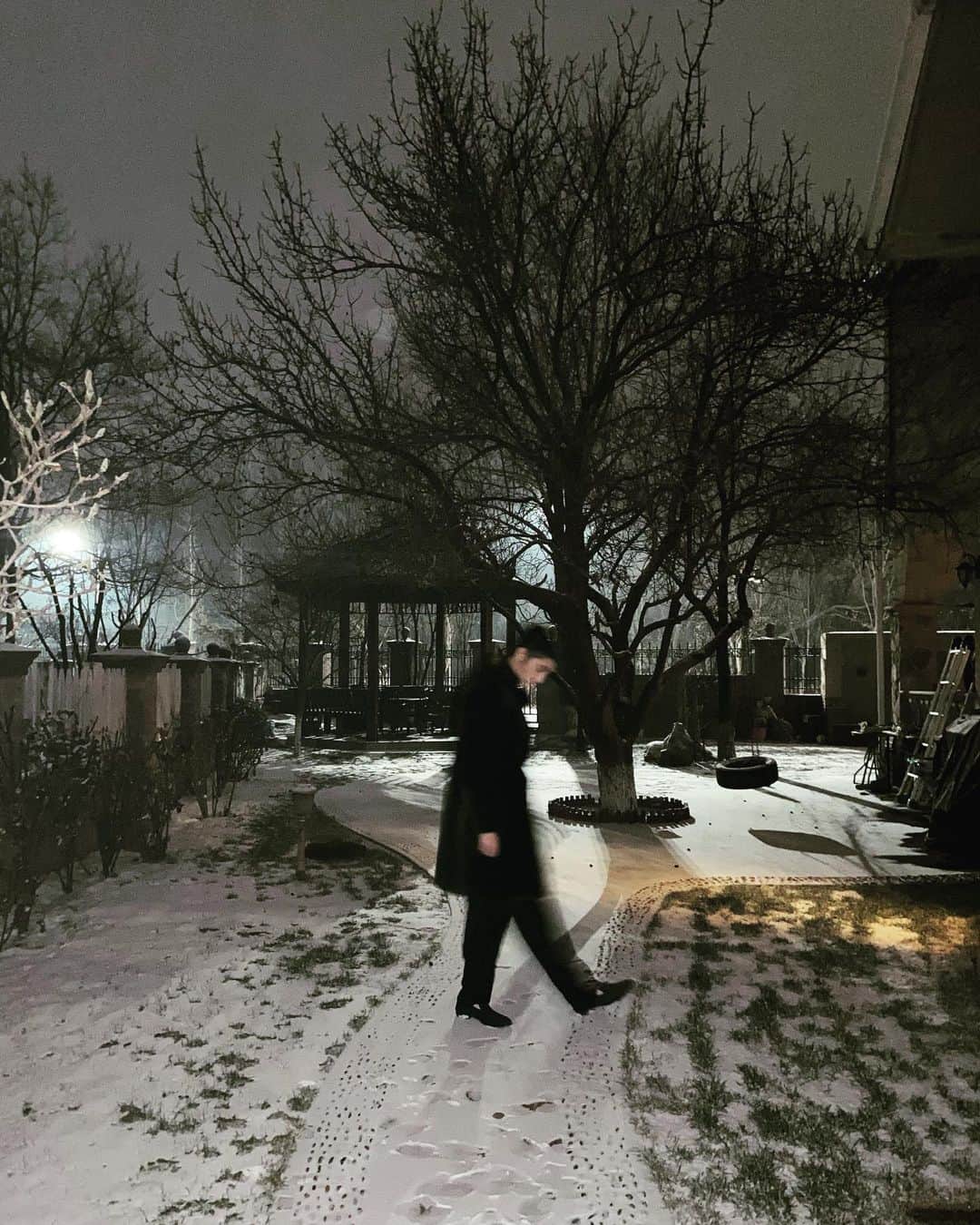 許峰（キョホウ）のインスタグラム：「Slient Night🎄❄️❄️」