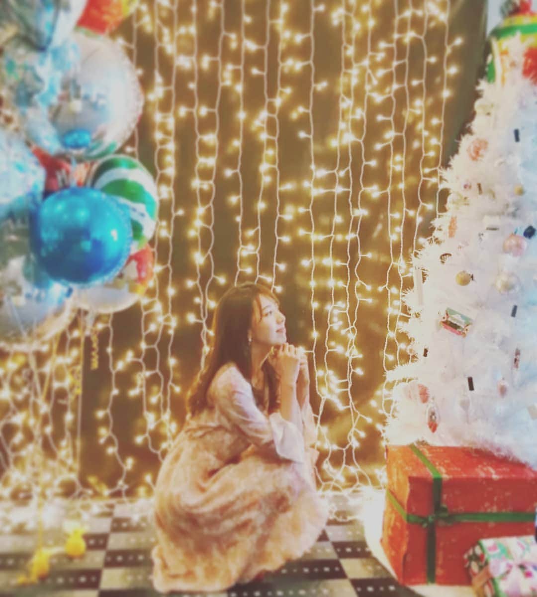杉山由紀子のインスタグラム：「メリークリスマスイブ🎄✨ * みなさんいかがお過ごしですか♥️ * あと2019年も一週間✨ 今年もほんといろんなことあったな✨ *  パッショニスタに選んでいただいて、私生活もいろいろ変動があり私の人生でも忘れられない一年になりました✨ * みんなにとって2019年はどうでしたか😌？？ * * #artistrystudio  #ツリー #クリスマス #christmas #awjapan #パッショニスタ #passionista #2019年をふりかえる」
