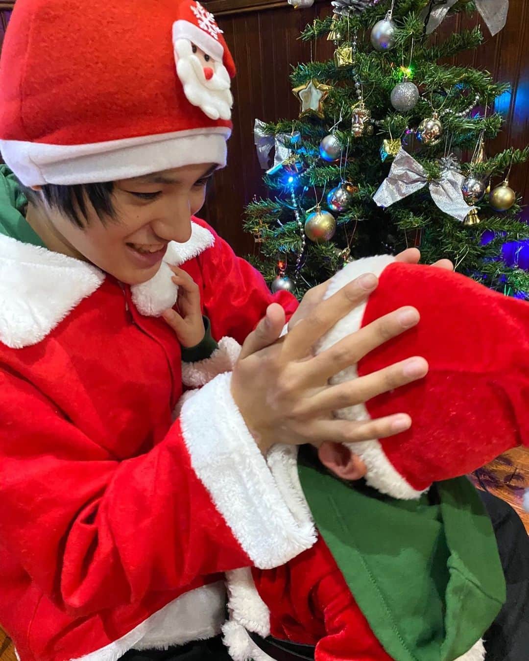 荒木飛羽さんのインスタグラム写真 - (荒木飛羽Instagram)「💕🎁🎄 MerryX'mas 🎄🎁💕 今日はみんなでクリスマスパティー(パーティー)(クリスマス)」12月24日 18時45分 - towa_araki_