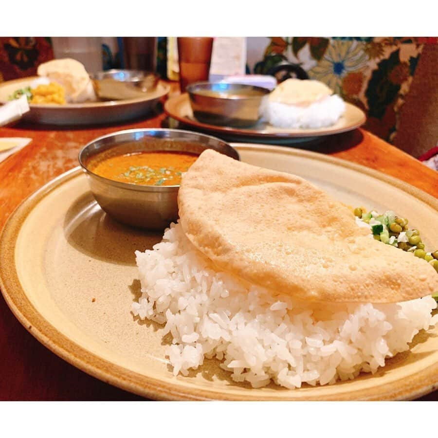 西村志野さんのインスタグラム写真 - (西村志野Instagram)「＊ 妹といとこと #カレー を食べたよ😋🍛 ＊ 下北沢といえば！カレーのイメージ🤤💕 大好きなエビのカレーです😍  14時を過ぎていたのに 30分並んだくらいの人気店✨ 美味しかったです♡ ＊ #下北沢 #curry #🍛 #アンジャリ  #エビカレー #いいお休みでした☺️」12月24日 18時48分 - shinonishimura_