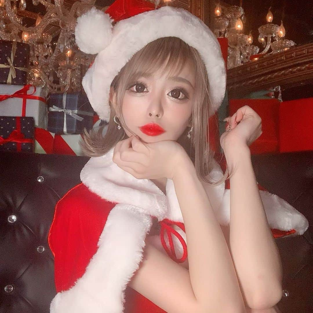 バーレスク大阪【公式】さんのインスタグラム写真 - (バーレスク大阪【公式】Instagram)「今日から２日間クリスマスイベント開催します🙇‍♂️ 特別ショーに前日ご予約限定でお食事もついてます⭐️ クリスマスはバーレスク大阪で過ごしましょ🎉  ぜひともみなさまのご来店お待ちしてます🎁 Today's BurlesqueGirl  Anju @anju_burlesque ❤ . . 💻web予約→http://burlesque-osaka.resv.jp/reserve/calendar.php?x=1508052519&pc=1 . 📞電話当日予約16時～→06-6345-4567 . . LINEクーポン→ https://line.me/R/ti/p/%40burlesque-osaka #バーレスク大阪 #バーレスク東京 #女子会  #北新地 #大阪 #burlesque #show #showgirl  #instagood #ダンス #ポールダンス #写真好きな人と繋がりたい #フォトジェニック #脚フェチ #スレンダー  #セクシー #インスタジェニック #ビーチスタイル #ビュースタグラマー #セルフィー #水着 #LINEクーポン #シャンパン #ギャル #アイドル #インスタ映えするお店  #パリピ #ショーパブ #ショークラブ」12月24日 18時53分 - burlesque_osaka