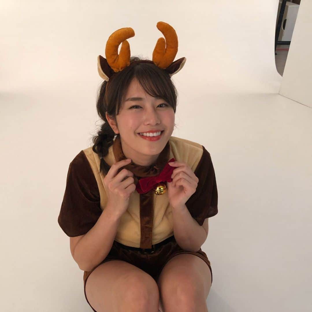 稲村亜美さんのインスタグラム写真 - (稲村亜美Instagram)「メリークリスマスイブ🎅 クリスマスらしい写真ないなーって思っていたら川崎競馬で撮ったトナカイがありましたよ🤭❤️❤️ この撮影は楽しかったな〜〜🥰 いまだにクリスマスとクリスマスイヴどちらが本番なのかわかりませんが精一杯たのしみましょう！！！笑  #メリークリスマスイヴ　🎅」12月24日 19時00分 - inamura_ami