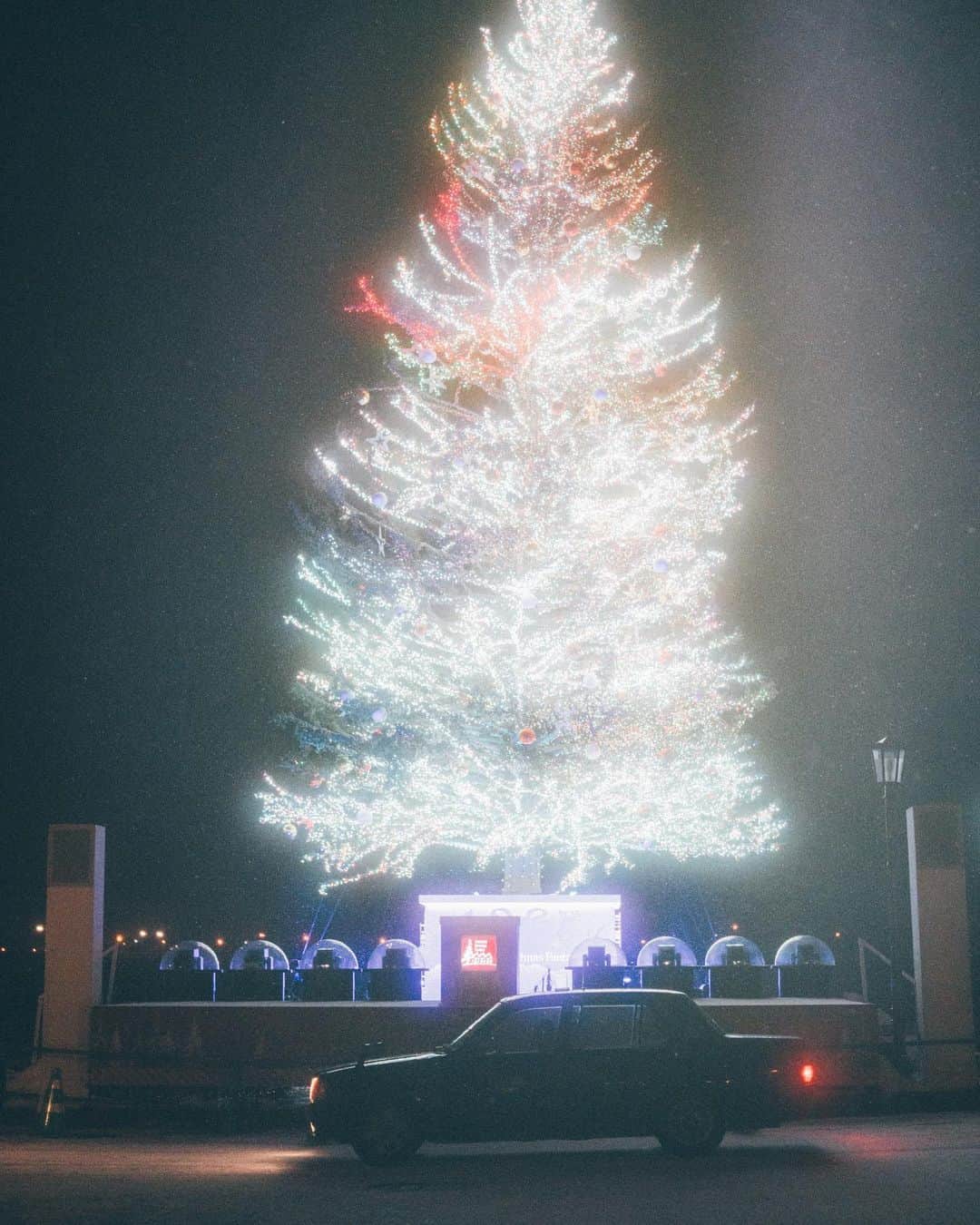 haru wagnusさんのインスタグラム写真 - (haru wagnusInstagram)「I hope you all have a very Merry Christmas.. 🎄✨ ㅤㅤㅤㅤㅤㅤㅤㅤㅤㅤㅤㅤㅤ 素敵なクリスマスを過ごしてください✨ ㅤㅤㅤㅤㅤㅤㅤㅤㅤㅤㅤㅤㅤ Location #hakodate #hokkaido  ㅤㅤㅤㅤㅤㅤㅤㅤㅤㅤㅤㅤㅤ 📷Sony. α7R3 with Carlzeiss Loxia + Black Mist no.1」12月24日 19時11分 - wagnus