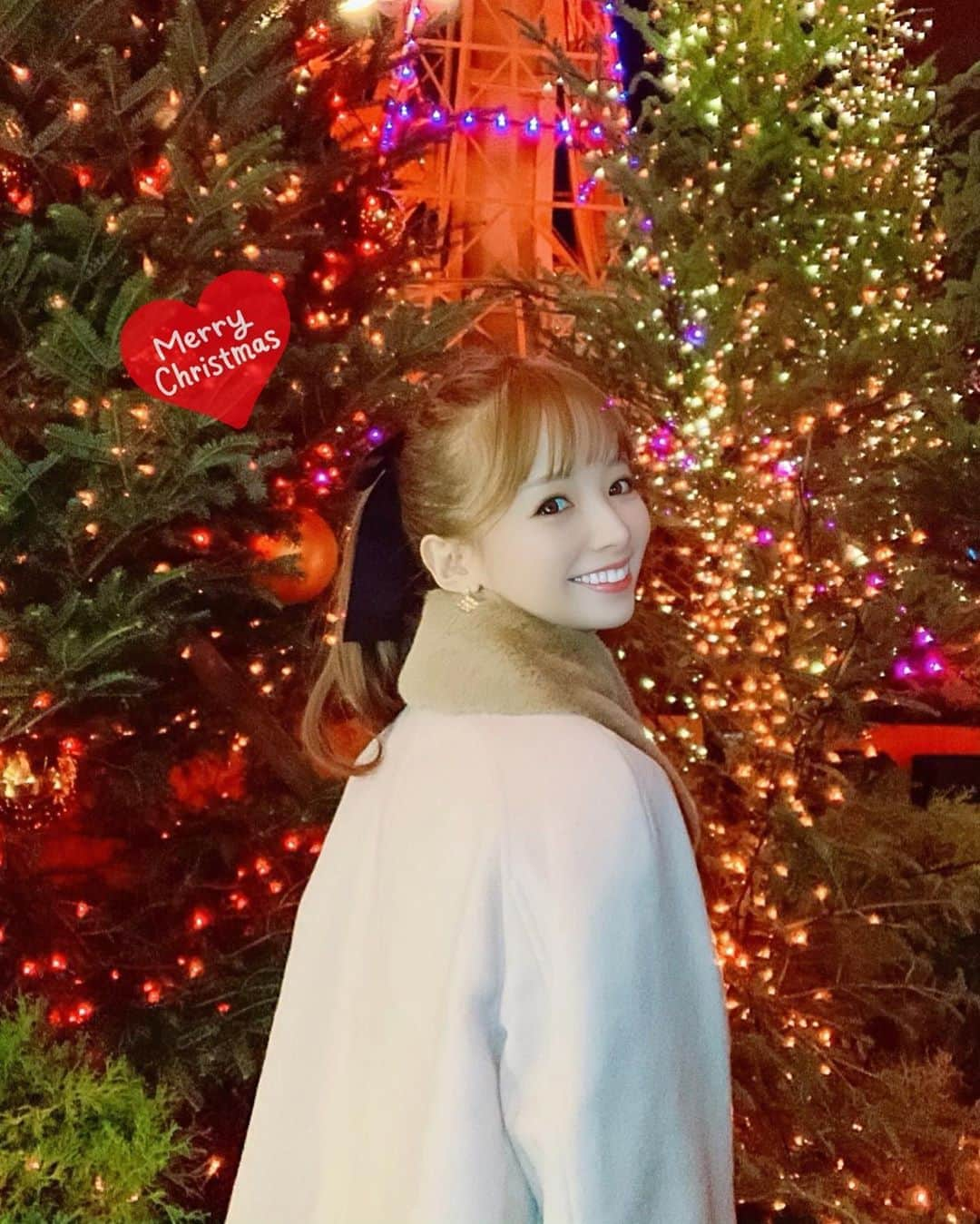 八鍬里美さんのインスタグラム写真 - (八鍬里美Instagram)「メリークリスマス🎄🎅 街がキラキラしててワクワクするね🥺✨ コーデ撮りたかったけど寒すぎて撮れなかったよ( p′︵‵。)ぴえｰん 素敵なクリスマスを...( ⸝⸝⸝ᵕᴗᵕ⸝⸝⸝ )♥️♥️ . #クリスマスイブ#クリスマスデート#MerryChristmas#イルミネーション#ミシェルマカロン#michellmacaron」12月24日 19時16分 - satomi_yakuwa