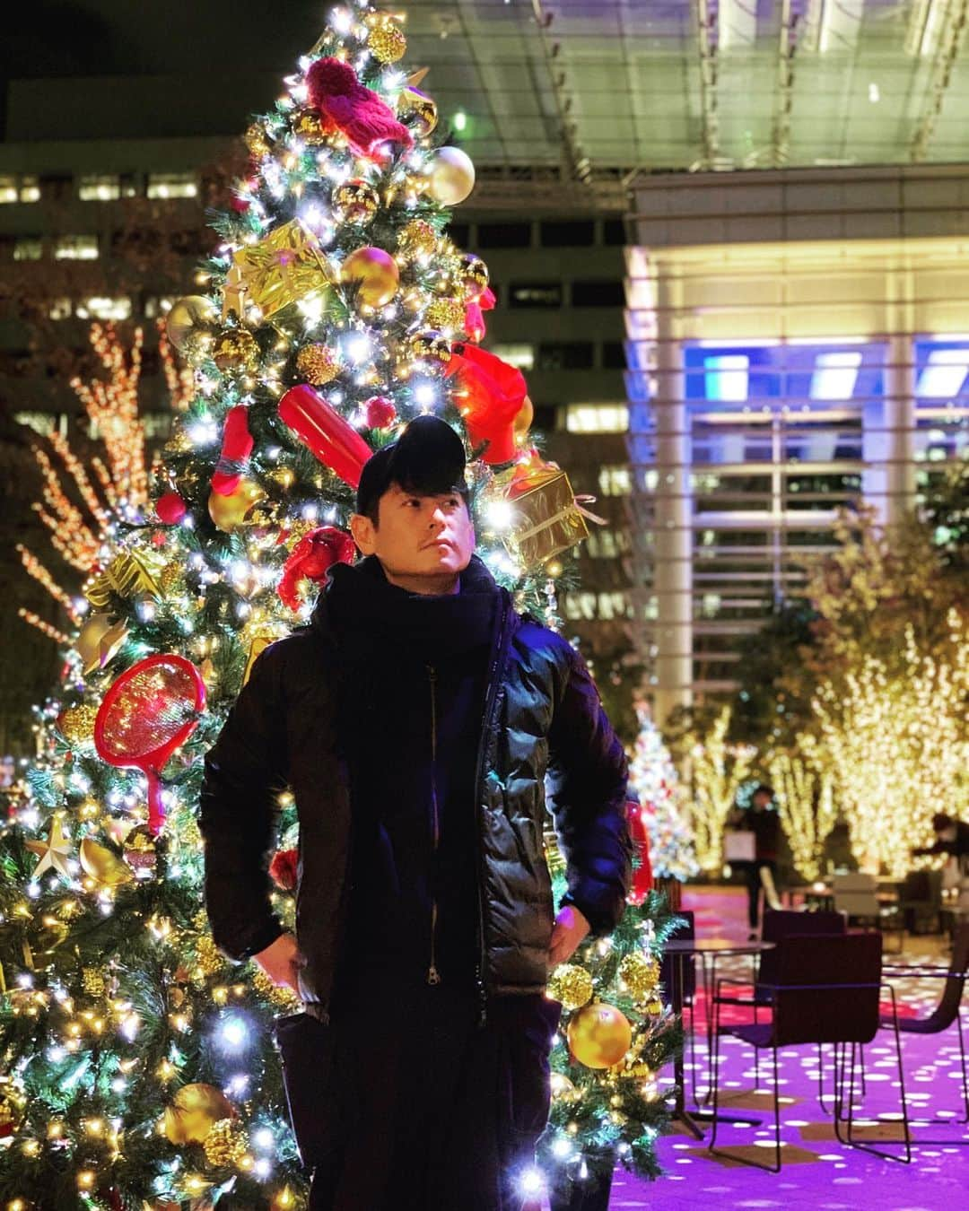 城戸裕次のインスタグラム：「メリークリスマスイブ🎄  皆様、ステキなクリスマスイブをお過ごしください🎅  #城戸裕次#クリスマスイブ#クリスマス#クリスマスツリー#クリスマス🎄#🎄🎅#🎄#christmaseve#christmas #christmastree#イルミネーション #illumination」