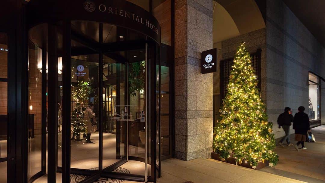 のインスタグラム：「. Christmas Eve at Oriental Hotel and all is calm and peaceful. _ #christmaseve2019 #ohk_xmas #クリスマス #神戸 #omotenashihotels #orientalhotelkobe #orientalhotel #オリエンタルホテル #オリエンタルホテル旧居留地 #旧居留地」