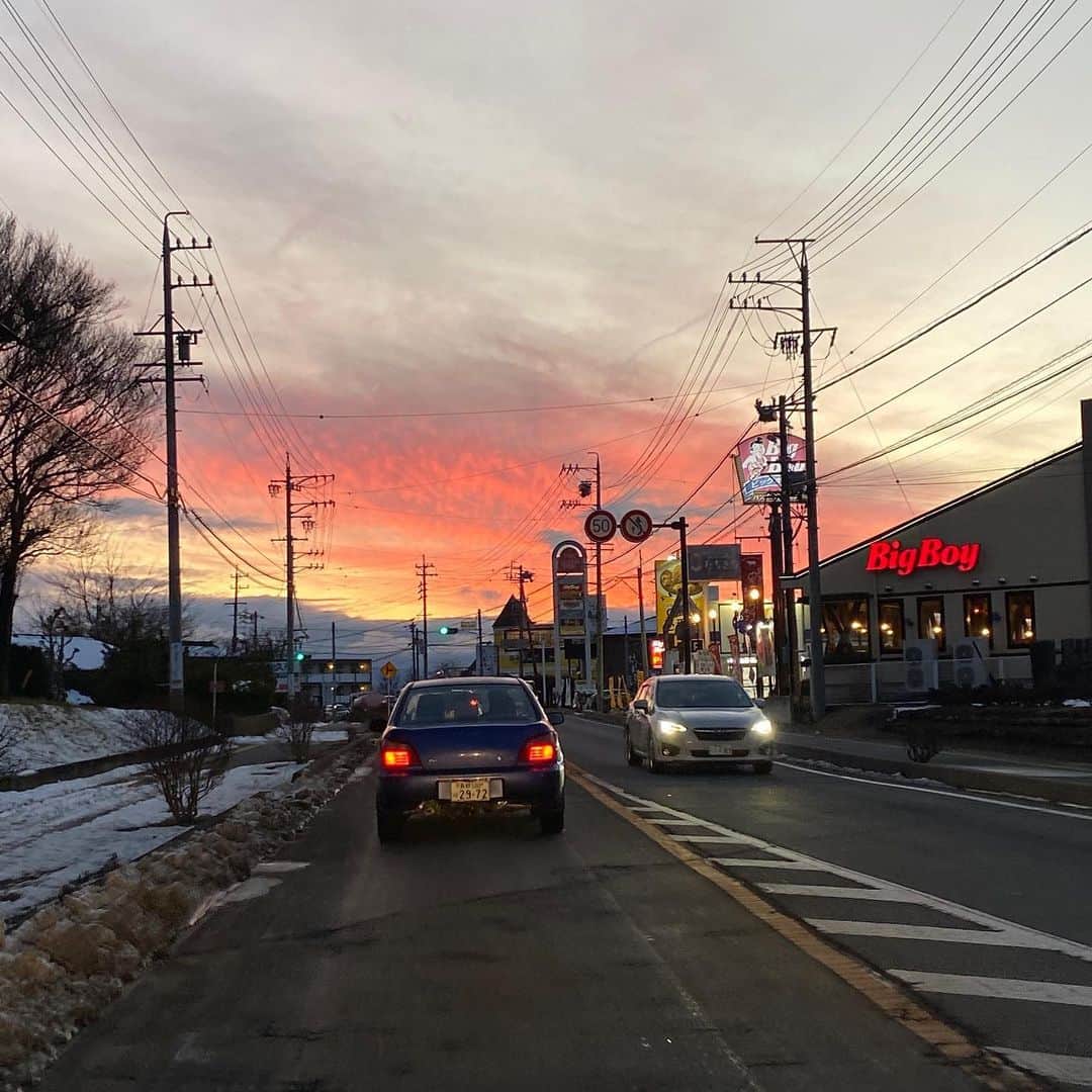 野間美由紀のインスタグラム：「夕方の空が綺麗でした。」
