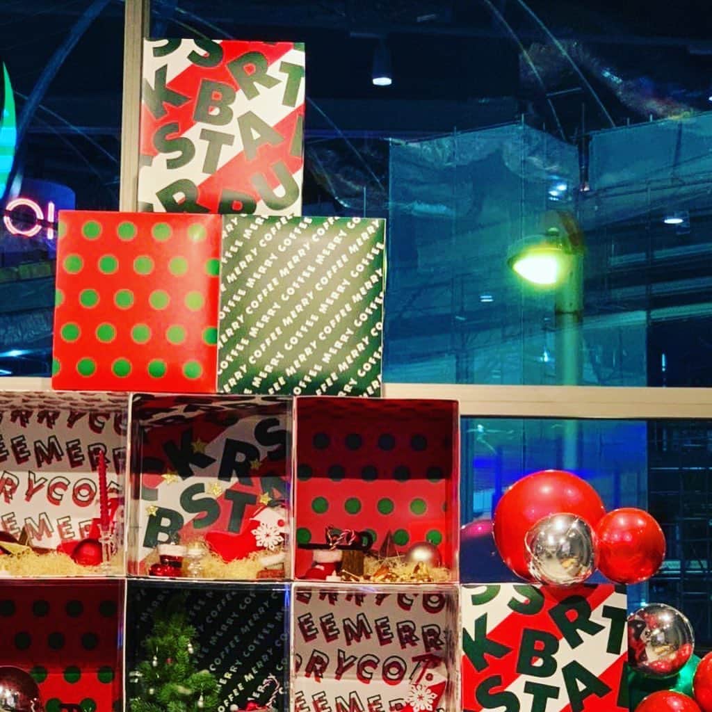 磯貝直輝のインスタグラム：「‪メリークリスマス🎅‬ ‪スタバでゆっくり‬ ‪#スターバックス #Xmas #渋谷　#新作　#ゆっくり　#リラックス‬ #relax #starbucks」