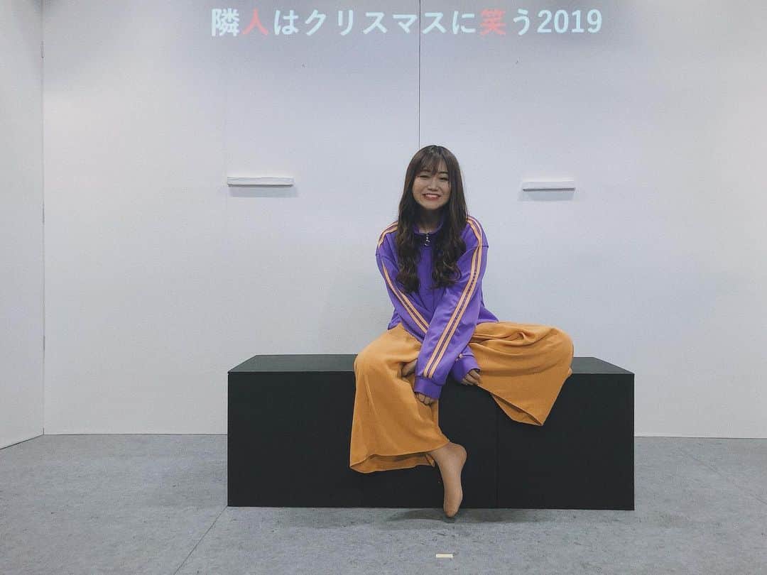 のインスタグラム：「遅れましたが舞台「隣人はクリスマスに笑う2019」 ありがとうございました。 私以外皆さん知った顔だったらしく全く馴染めない キャリアもない年長の私でしたが、 沢山アドバイスを頂き、直接私の演技で うるっときたって聞いた時に役者してて よかったなって思えました。 うまくフォローもできたり沢山学んで 客観的にどうしたらいいか考えさせられました。 佐藤響子。私には程遠いクールビューティーで 復讐を企んでる女性。 私もあそこまでの仕打ちをされたら きっと同じことを考えたのかも。 . いつもセリフ入れに付き合ってくれた 逆班田中ちゃん。 沢山アドバイスくれた矢中くん。 最後にめっちゃ絡んだし良い雰囲気作りをしてくれた光富くん。 沢山語った島子。 周りに人一倍きをつかってくれた久場くん。 特に感謝したいです。 そして来てくださった皆様ありがとうございました。 最後は笑顔で終われたことが本当に 良かったです😊 . . .  #舞台 #観にきてネ #写真撮影 #東京カメラ部 #ファインダー越しの私の世界 #真剣 #観劇 #来てね #待ってる #人生 #迷ったら #女優 #thankyou #mylife #mytime #写真好きな人と繋がりたい #カメラマンさんと繋がりたい #舞台好きな人と繋がりたい #舞台女優 . . . .」