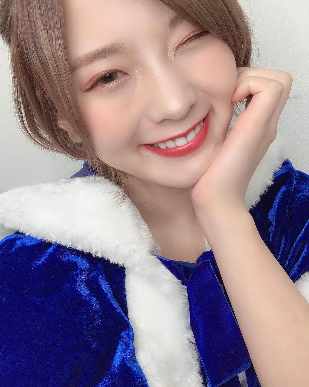 こなんさんのインスタグラム写真 - (こなんInstagram)「. . クリスマスイブ🎄🌟 みんなは何して過ごしてる？  そして20時にこのコスプレで 撮った動画があがるので お楽しみに、、❤︎ 話変わるけどマツエクを 最近取ったから 人生で初めて @maris_eyelash で パリジェンヌラッシュリフト をしてきたよ👀 自まつ毛だけでも しっかり上に上がって とってもいい感じ🥰 しばらくこれにしよ  #クリスマス#クリスマスイブ#コスプレ#サンタコス#マツエク#パリジェンヌラッシュリフト#自まつ毛」12月24日 19時26分 - konan_610