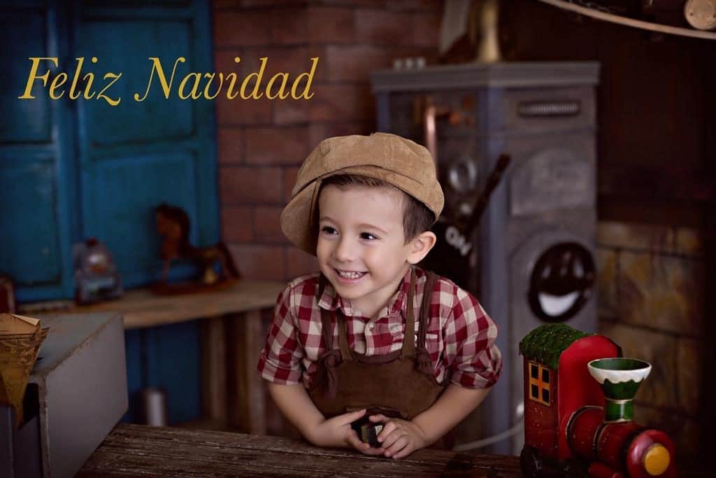 セルヒオ・エスクデロのインスタグラム：「La familia Escudero Campillo os desea FELIZ NAVIDAD 🎄🎁🎅🏼」