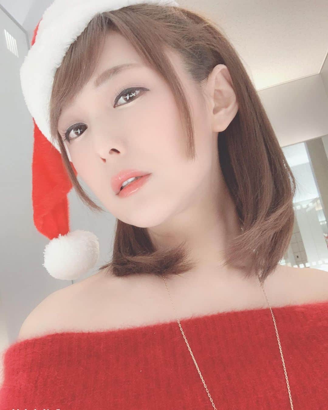 椿姫彩菜のインスタグラム：「クリスマス？？？？？ 関係ないね #xmas #santaclaus」