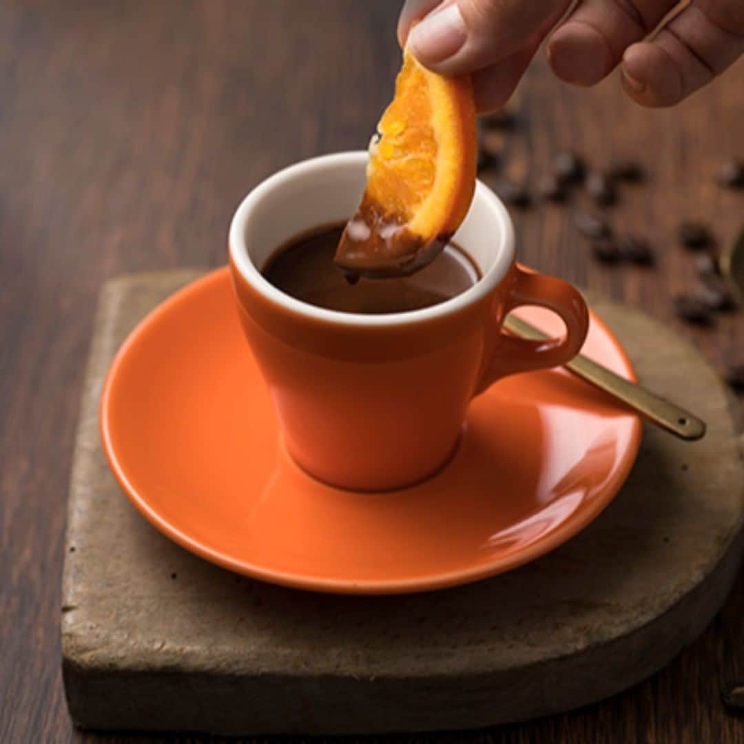 Courtyard by Marriott Tokyoのインスタグラム：「Orange Bitter Chocolate at GGCo. A rich hot chocolate made from bitter chocolate using 70% cacao, mixed with GGCo.’s signature espresso. Enjoy together with a slice of sweet dried orange.🍊🍫 オレンジ ビター ショコラ at GGCo. カカオ70％のビターチョコレートをGGCo.自慢のエスプレッソと一緒に合わせた濃厚なチョコラータ。添えた甘いドライオレンジと一緒にどうぞ。😋😍#orange #cafe #coffee #chocolate #コーヒー #カフェ #チョコレート #エスプレッソ #オレンジ」