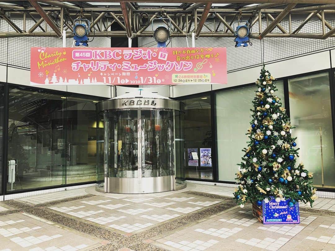 KBCラジオのインスタグラム：「KBC ラジオ・チャリティ・ミュージックソン🎧  12/24正午から12/25正午まで、特別番組を放送🎄🎄🎄 KBC本社でも募金受付中です。  皆様のあたたかなご協力、宜しくお願いします。」
