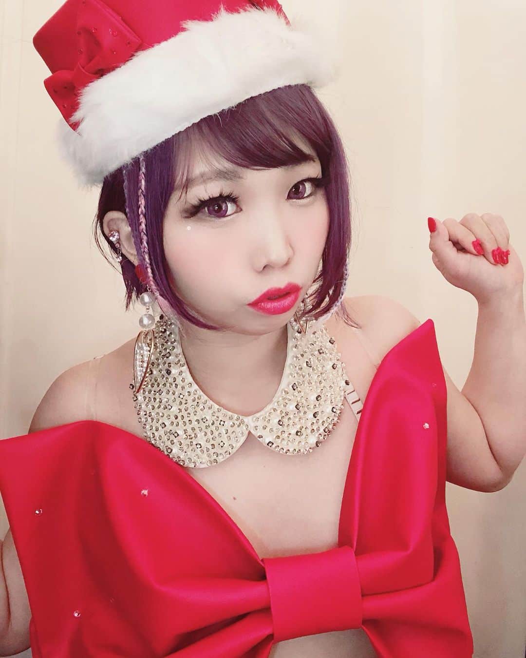 RINGOのインスタグラム：「🎄🎄🎄 ❤️メリークリスマス❤️ この衣装 おきにいりすぎるー❤️😍❤️ リボンさん❤️❤️❤️ みなさますてきなクリスマスを🥰🎄 • #merrychristmas from #japan #merryxmas #メリークリスマス • #踊り子 #dancer #poledance #burlesque」
