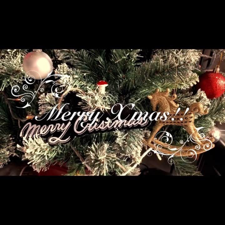 のインスタグラム：「. 【 Merry Xmas‼ ︎】. . ど〜も、みなさま こんにちは〜‼︎ . ホテルパシフィック金沢 杉野です。. . 今日はクリスマスイブ☆ . . . . でも残念ながら今年は まだ雪が降っていませ〜ん（>o<）. . 週間天気予報では週末にようやく雪予報が出ていますが、地元に住む者としては、あまり歓迎はしていませんw 　f(^_^:) . . しかしながら、観光でお越しの皆様は大歓迎で〜す！. 冬の北陸は美味しい食べ物が いっぱいありますよ〜!! . . この時期〜3月の卒業旅行シーズンに入るまでは比較的に観光客の皆様の出入りが落ち着いておりますので、是非 このタイミングにお越しいただければ 観光プランに関してのご相談等ゆっくりお手伝いできるかと思います☆ . . それでは みなさま 良いクリスマスをお過ごし下さいませ〜‼︎ . . #hotelpacific #hotelpacifickanazawa #ホテルパシフィック #ホテルパシフィック金沢 #christmaseve #クリスマスイブ #xmas #christmas #クリスマス #christmastree #クリスマスツリー #ホテル #hotel #japan #jpn #石川 #ishikawa #金沢 #kanazawa #旅行 #一人旅 #家族旅行 #travel #instatravel #renovation #リノベーション #renovationhotel」