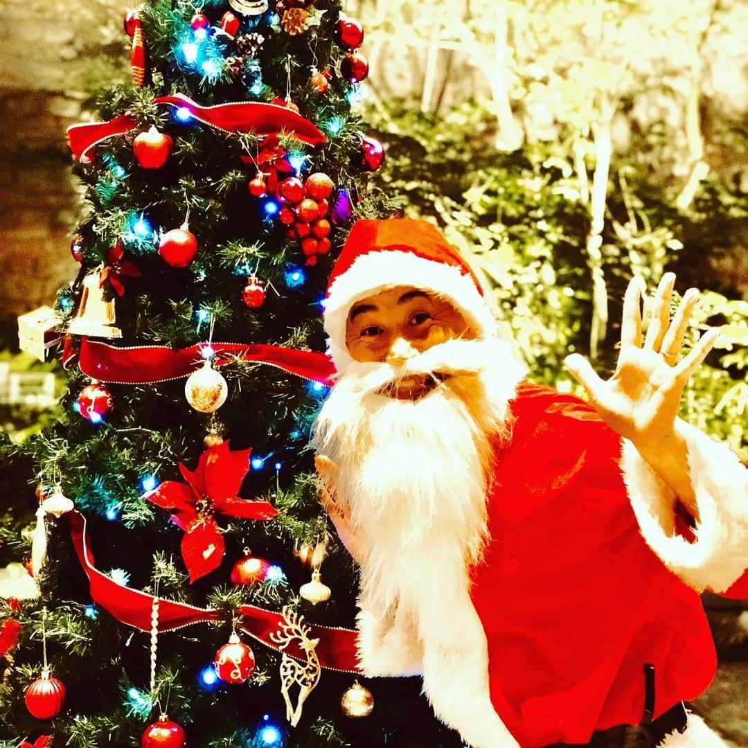 石田靖さんのインスタグラム写真 - (石田靖Instagram)「クリスマスイブに 2019年ルミネtheよしもと〜 石田班SPコメディ最終出番💨 #merrychristmas  #ルミネtheよしもと  #石田班spコメディ  #happyxmas  #一期一笑  #石田靖 #あわてんぼうのサンタクロース #関西弁のサンタクロース」12月24日 12時14分 - yasulog