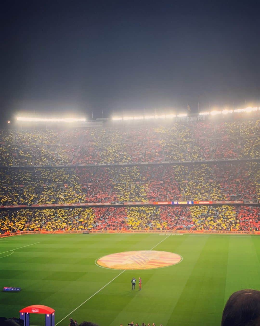 喜山康平さんのインスタグラム写真 - (喜山康平Instagram)「. #elclasico🇪🇸 #fcbarcelona  #realmadrid  #laliga  #campnou  #タクシー全然捕まらず #サッカー少年達と #バルセロナ最後の夜は和食 #来年はサラゴサも視野に🔝 #充実旅行 #有名レポーター #思い出のソフィア #catalunya  #jugador  #sofia #camper  #messi👽」12月24日 12時09分 - koheikiyama_