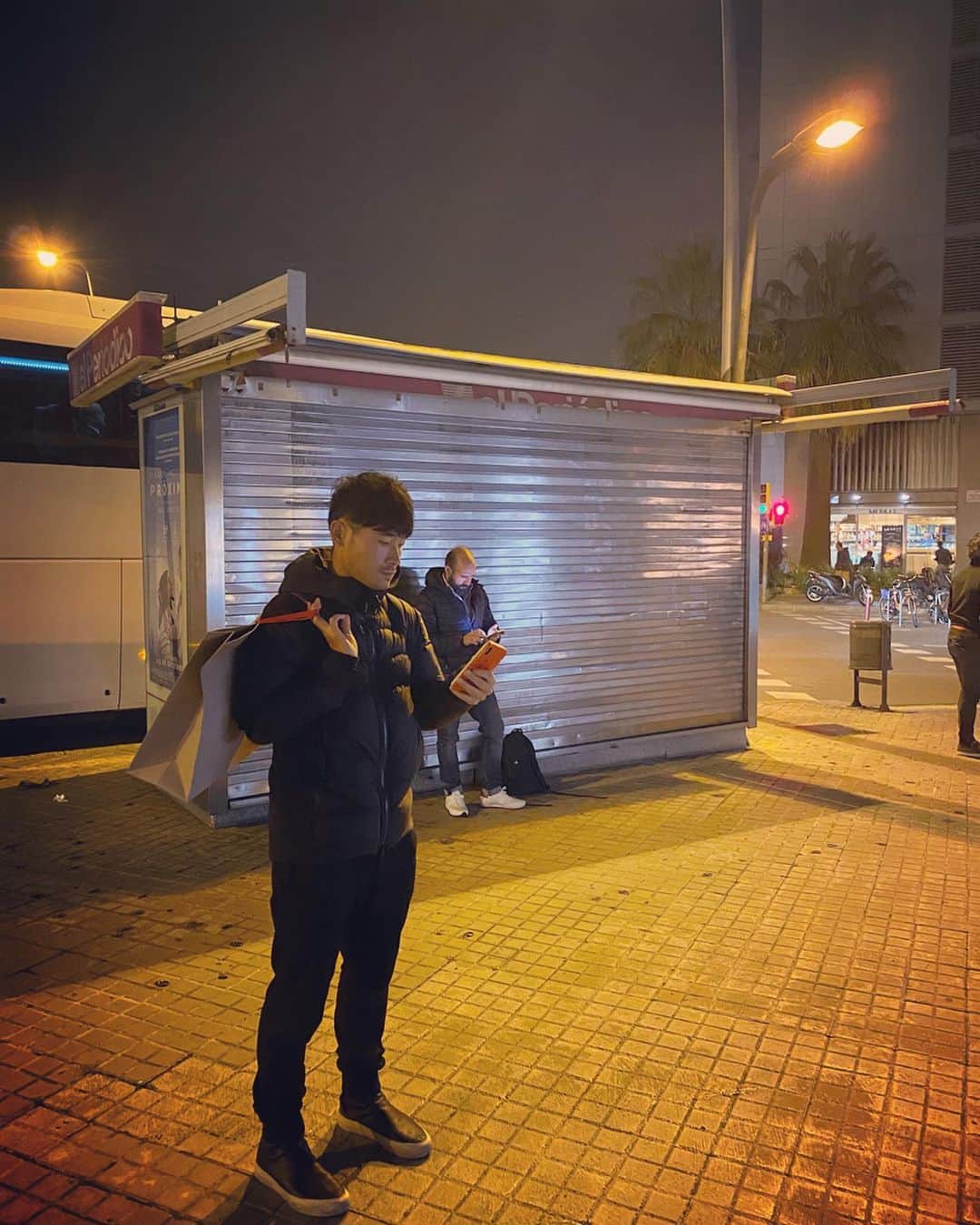 喜山康平さんのインスタグラム写真 - (喜山康平Instagram)「. #elclasico🇪🇸 #fcbarcelona  #realmadrid  #laliga  #campnou  #タクシー全然捕まらず #サッカー少年達と #バルセロナ最後の夜は和食 #来年はサラゴサも視野に🔝 #充実旅行 #有名レポーター #思い出のソフィア #catalunya  #jugador  #sofia #camper  #messi👽」12月24日 12時09分 - koheikiyama_