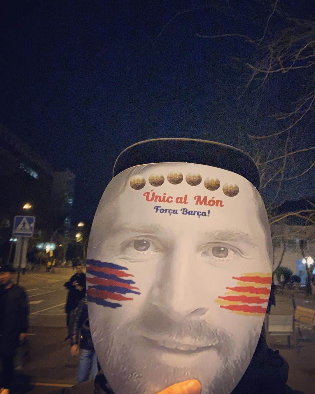 喜山康平さんのインスタグラム写真 - (喜山康平Instagram)「. #elclasico🇪🇸 #fcbarcelona  #realmadrid  #laliga  #campnou  #タクシー全然捕まらず #サッカー少年達と #バルセロナ最後の夜は和食 #来年はサラゴサも視野に🔝 #充実旅行 #有名レポーター #思い出のソフィア #catalunya  #jugador  #sofia #camper  #messi👽」12月24日 12時09分 - koheikiyama_