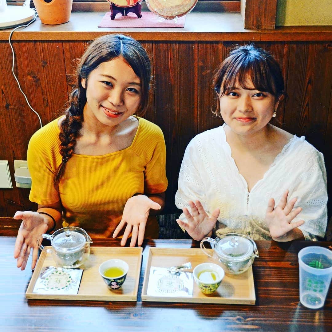 島田市さんのインスタグラム写真 - (島田市Instagram)「野菜がおいしい「ごはんcafeかりん」  サイクリング企画「茶輪子（ちゃりんこ）」で訪れた素敵なトコロを紹介します。 今回は「ごはんcafeかりん」を紹介します。 ごはんcafeかりんは、おいしい野菜がたっぷりとれる惣菜・ランチのお店。体に優しい料理と緑茶で健康指数アップ！島田DEいっぷくの七種の緑茶「グリーンシティー」の「芽茶」と「茎茶」もいただきました。 ランチ後のコースは、伊太和里の湯・水路橋・ひろみちゃんのりんご園・大井川鐵道五和駅を巡りました。近くで見る蒸気機関車は大迫力です！  #茶輪子 #サイクリングプロジェクト #ちゃりんこ #島田市緑茶化計画 #greentea #お茶 #緑茶 #ごはんcafe #かりん #伊太和里の湯 #水路橋 #ひろみちゃん #リンゴ園 #五和駅 #SL」12月24日 12時11分 - shimadacity_shizuoka_official