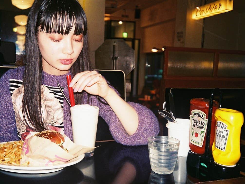 のインスタグラム：「現像してびっくり！一枚目のこの写真撮ったの3月だった😛」