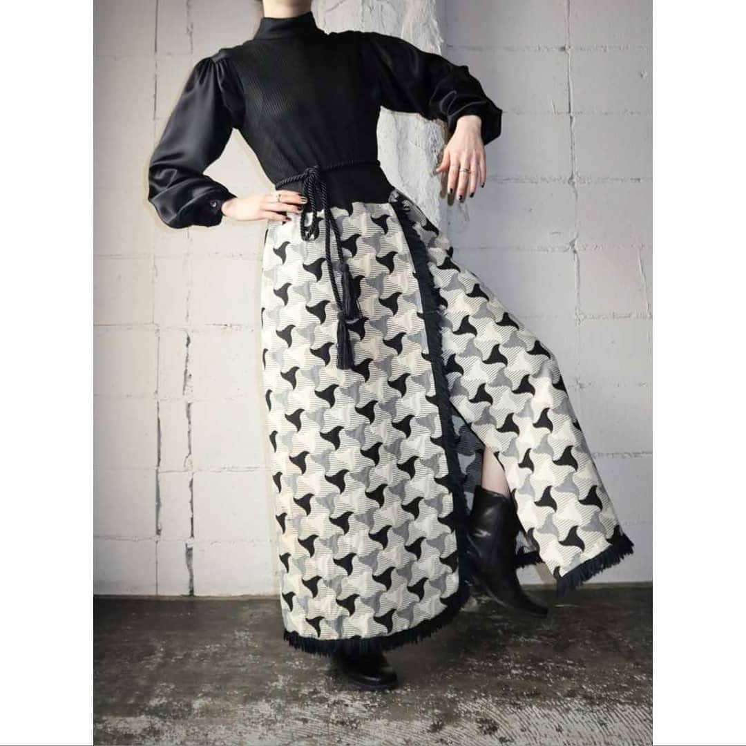 吉祥寺 古着屋 Orfeoのインスタグラム：「1950～60's Vintage Sleeveless Dress  #orfeo  #kichijoji #tokyo  #vintage #used #fashion #coordinate #outfit  掲載商品のお問い合わせはメールにて承っております。コメント、DMでのお問い合わせは受け付けておりませんのでご了承ください。」