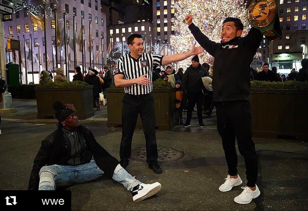 戸澤陽さんのインスタグラム写真 - (戸澤陽Instagram)「#Repost @wwe with @get_repost ・・・ SURPRISE! In the middle of #RockefellerCenter, @realtozawa has captured the #247Championship from @ronkillings1!」12月24日 12時20分 - realtozawa