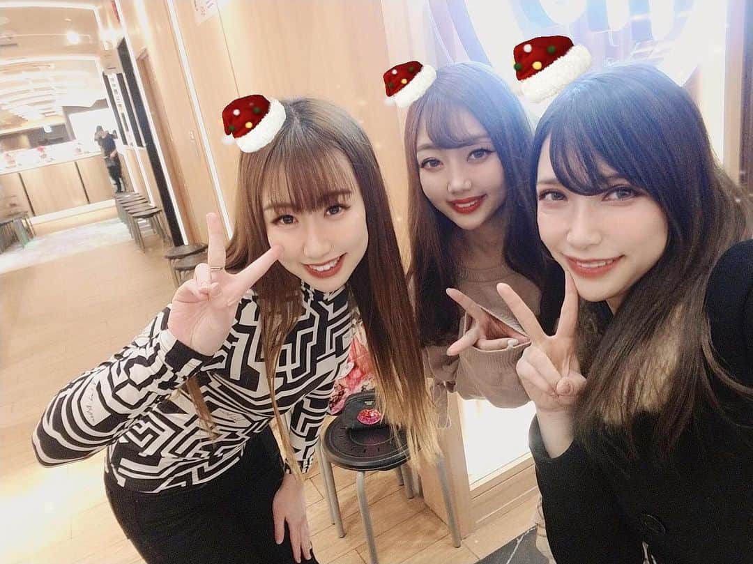 一木みおさんのインスタグラム写真 - (一木みおInstagram)「メリークリスマスイブ🎄🌈 皆様素敵な１日を、、🎁✨ #merrychristmas #christmas #santaclaus #リチャードアランxhm #hm #richardallanxhm #richardallan #火鍋 #girls #friends #model #photography #撮影 #photo  #ootd #粉我 #时装  #likeforlikes  #hairstyles  #photooftheday #モデル  #fashion #海底撈火鍋  #instagood  #좋아요 #패션 #셀피 #먹스타그램 #맛집 #ミオチキのイチニチ」12月24日 12時56分 - mioichiki30