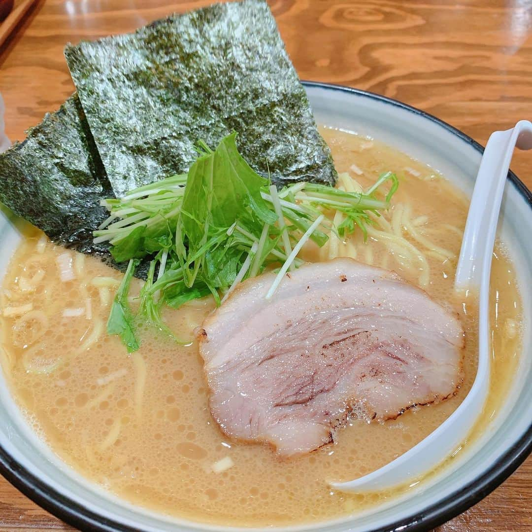 宇佐見真吾のインスタグラム：「この前大学に挨拶にいった時に食べてきました❗️ #千葉県東金市 #城西国際大学 #ラーメンぼのぼの」