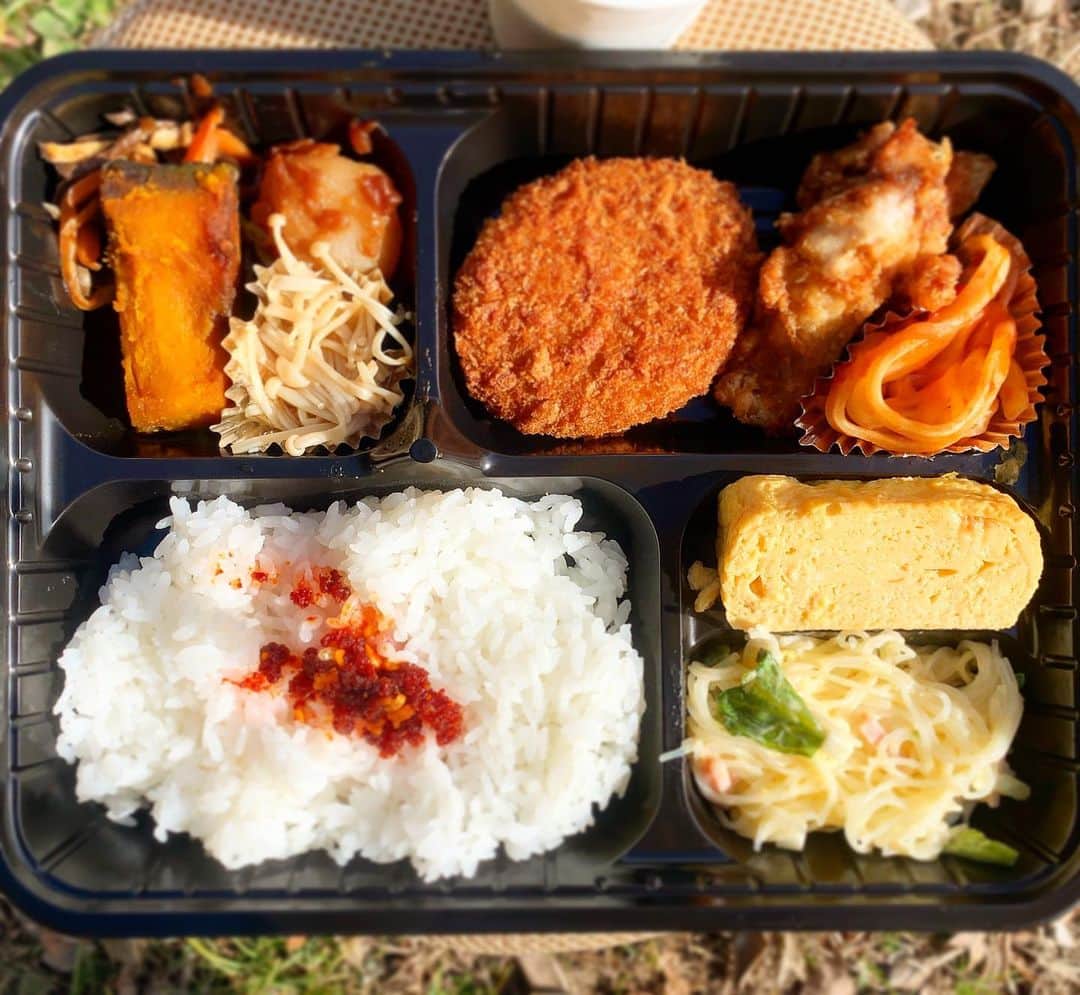 池内万作さんのインスタグラム写真 - (池内万作Instagram)「昼ごはん。 京都のお弁当に入ってるだし巻き玉子がたまらない♪ #ロケでした」12月24日 13時05分 - mandeshita