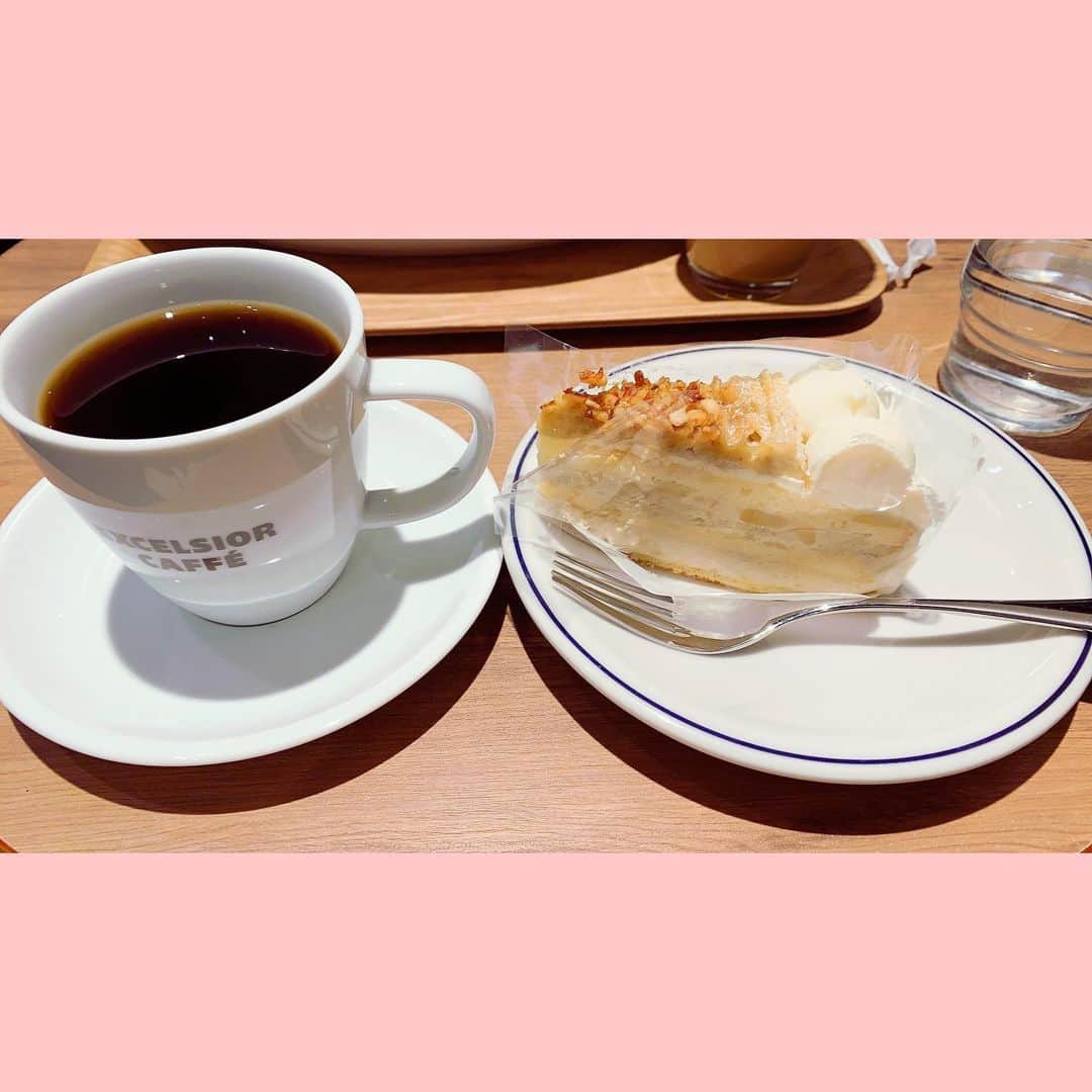 motoのインスタグラム：「先日の女子会のしめのケーキ🍰笑  りんごとスイートポテトのケーキ、美味しかったー🥰  #エクセルシオール #カフェ #ケーキ #coffee #coffeetime  #cake #tokyo」