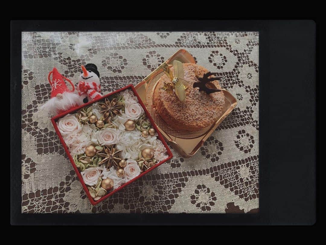 加藤夕夏さんのインスタグラム写真 - (加藤夕夏Instagram)「﻿ ﻿ ﻿ 🌹🎅🏻⛄️🎂❤️﻿ ﻿ Christmas Eve!!﻿ ﻿ ﻿ ﻿ #ブリザードフラワー #blizzardflower #christmas #クリスマスケーキ #チーズケーキ #cheesecake #present」12月24日 13時13分 - uuka_nmb
