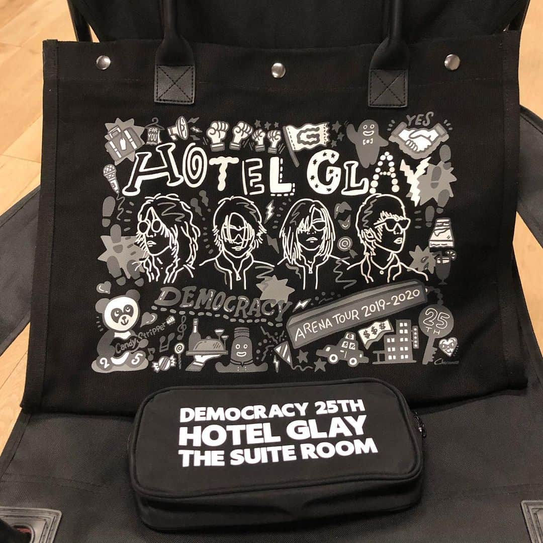 chocomooさんのインスタグラム写真 - (chocomooInstagram)「HOTEL GLAY BAG🔥🎸🎤🎼🎅 #GLAY #HOTELGLAY #CandyStripper #Chocomoo  #TERUさん #TAKUROさん #HISASHIさん #JIROさん」12月24日 13時24分 - yukachocomoo