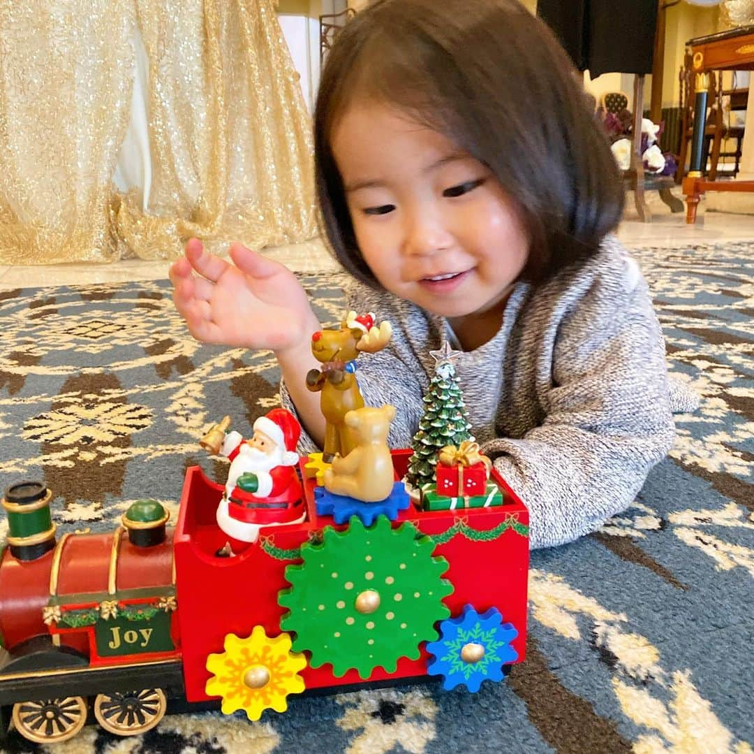 伊藤羽仁衣さんのインスタグラム写真 - (伊藤羽仁衣Instagram)「今日はChristmas Eve✨🎄✨ サンタさんくるといいね✨✨🎅 . #christmas #myson」12月24日 13時28分 - hanyito